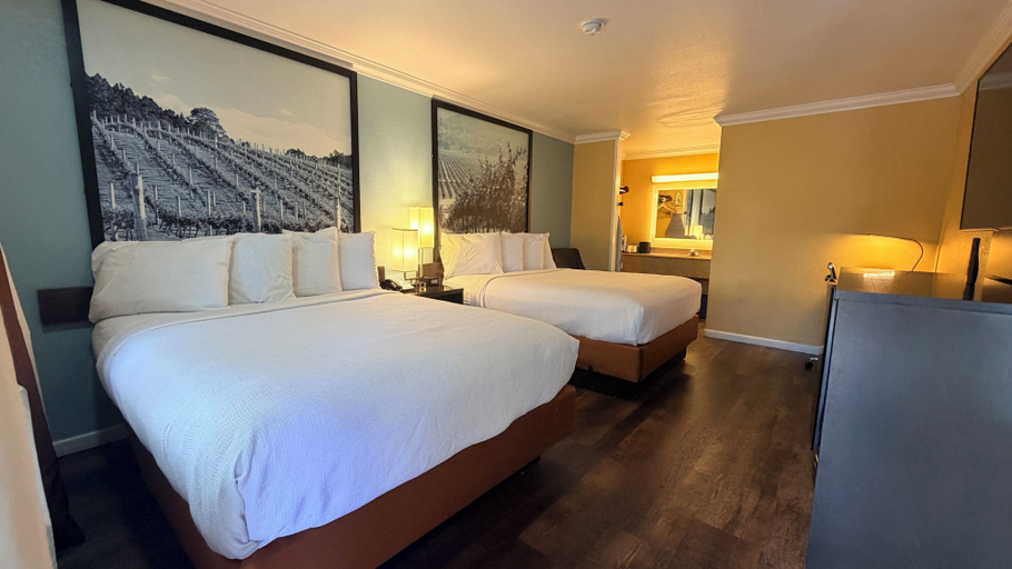 Bedroom 2, The Orchard Hotel Ukiah Mendocino County, Mendocino