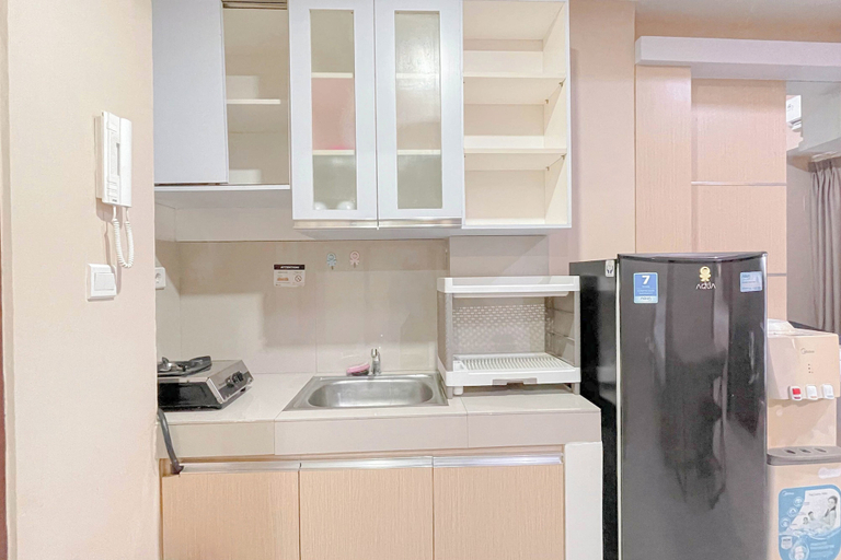 Private kitchen, Simple Style 2Br Apartment Vida View Makassar, Makassar