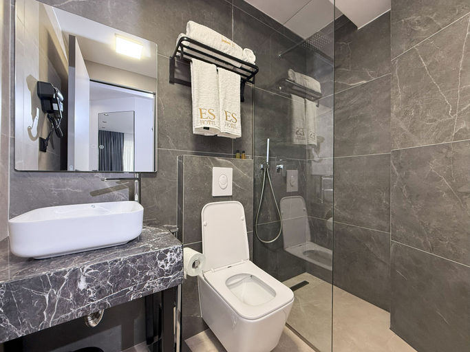 Bathroom 3, ES Hotel, Tiranës