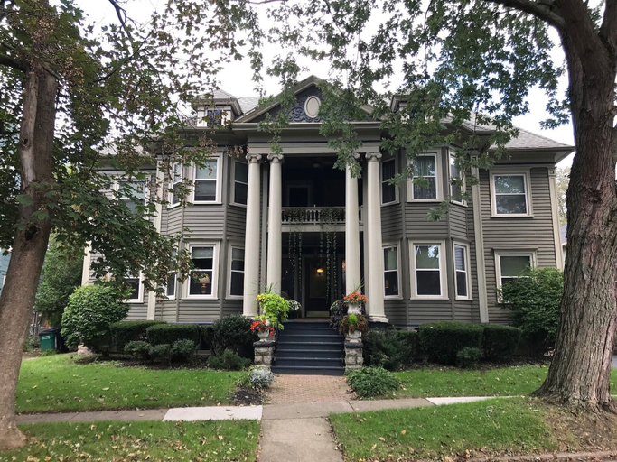 Primary image, Huntington Manor, Erie