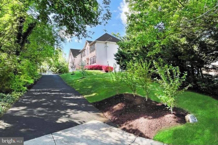 Exterior 4, Nice House, Fairfax