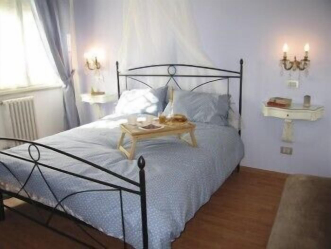 Room 5, Marci's Home, Rome