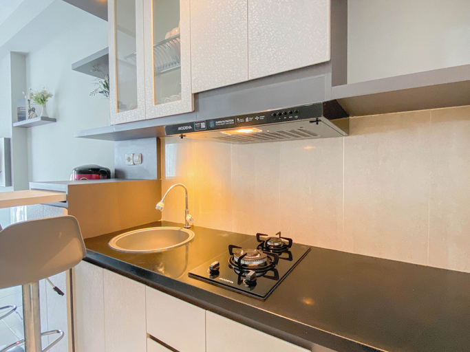 Private kitchen 3, Homey And Modern 2Br At Patraland Urbano Apartment, Bekasi