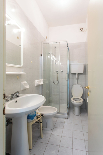 Bathroom 4, Villaggio Turistico Priori Malcesine, Verona