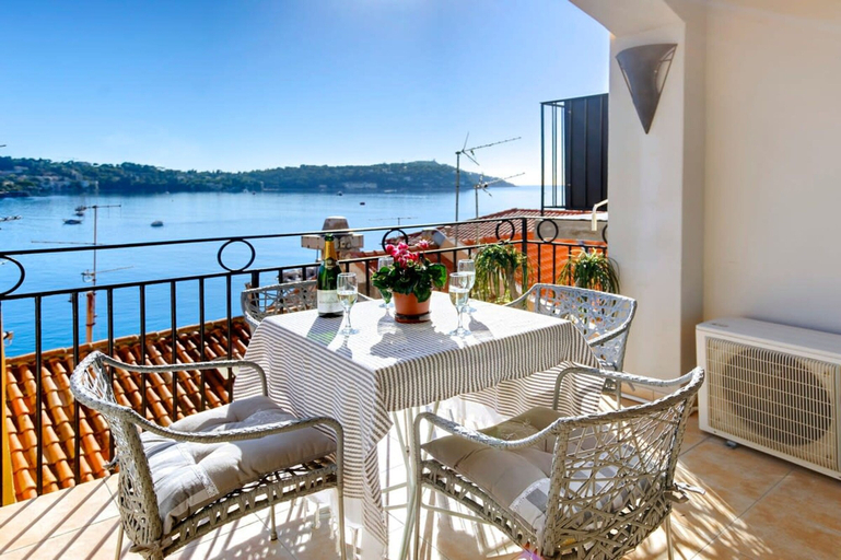 Room 3, Old Town Apartment With Sea Views A C, Alpes-Maritimes