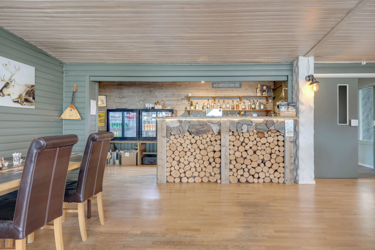 Reception, Lyngenfjord Hotel, Storfjord