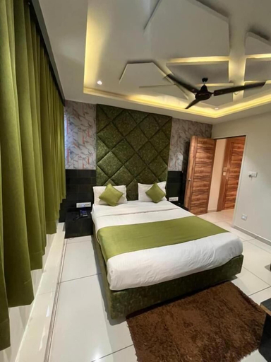 Room 4, Hotel Prime View, Ahmadabad