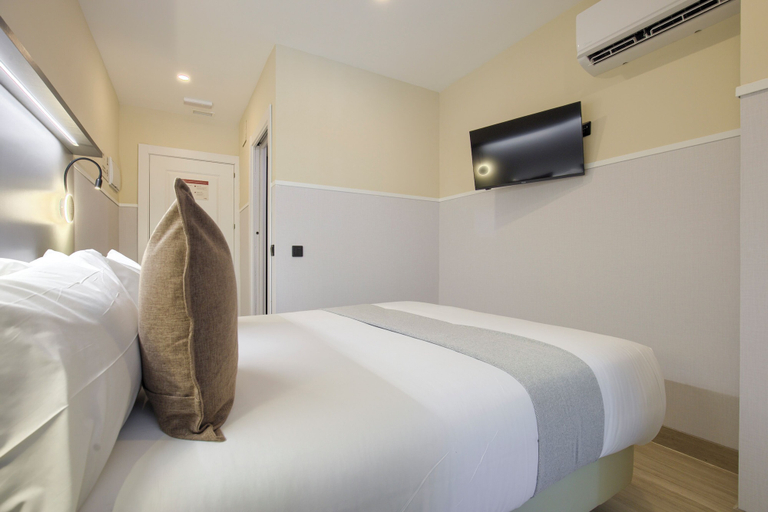 Room 2, Dobo Madrid B90, Madrid