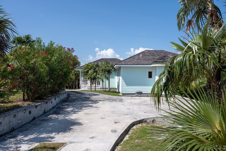 Exterior 5, Turtle Pointe - Lux New Windermere Home W/pool, Boat Dock, Beach 3 Bedroom Home