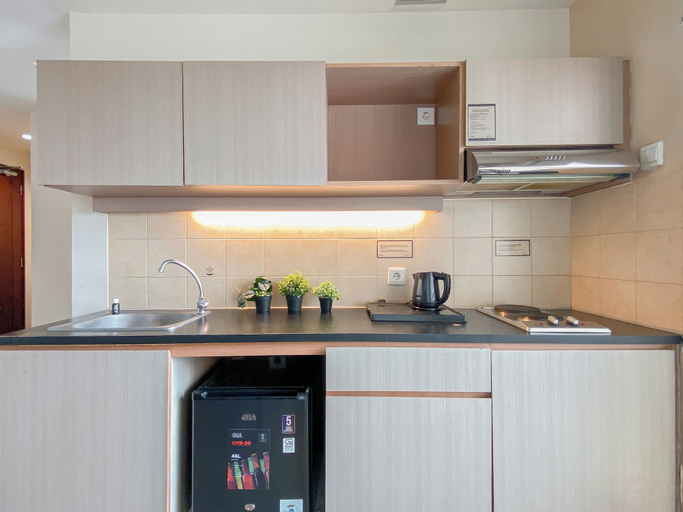 Private kitchen 3, Spacious 1Br At Marina Ancol Apartment, North Jakarta