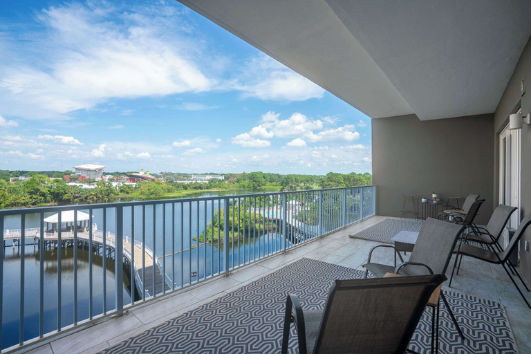 Primary image, Wharftown Retreat 8ppl, Bay
