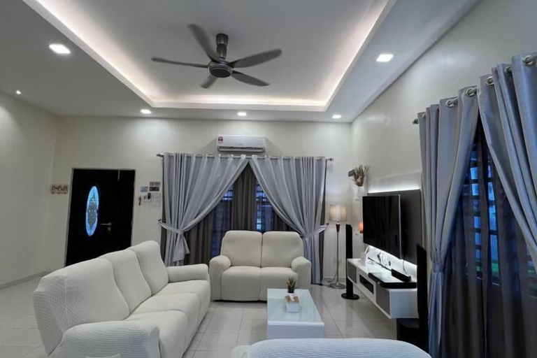 Living area 3, Entire Vacation House In Sitiawan, Manjung