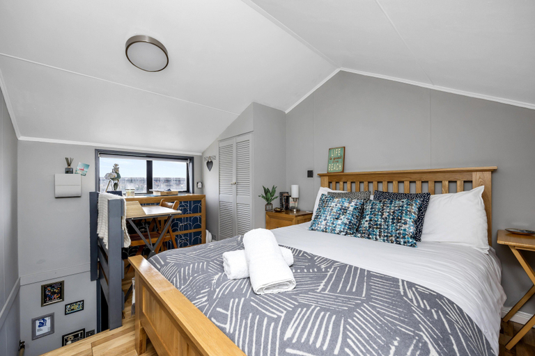 Bedroom 3, Brighton Water Cabin With Free Parking, Brighton and Hove