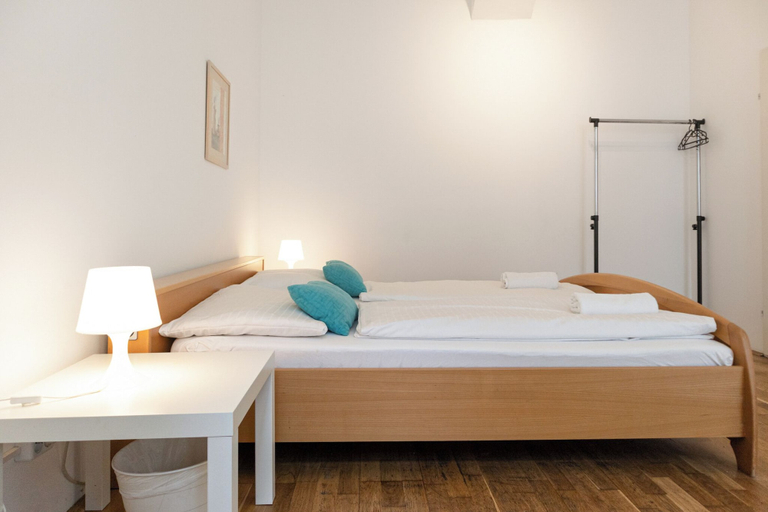 Room 4, Affordable 3BR Apt Belvedere Vicinity, Wien