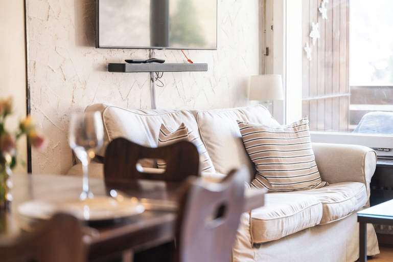 Living area 4, Apartment Familienzauber- city center, Visp