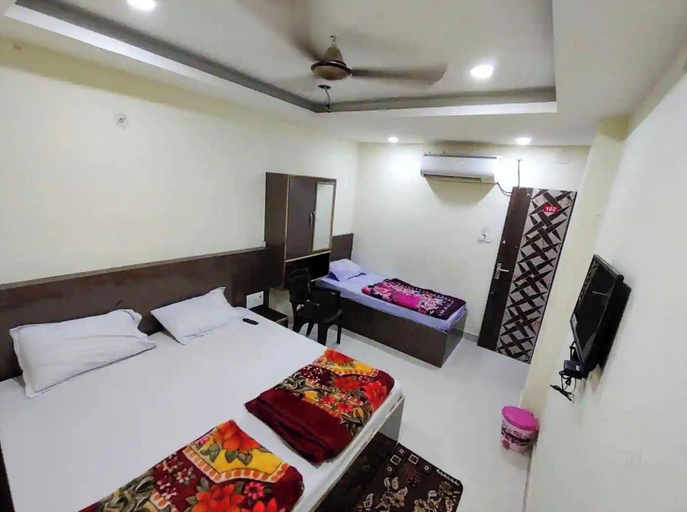 Room 3, Hotel Swastik Guest House Varanasi, Varanasi