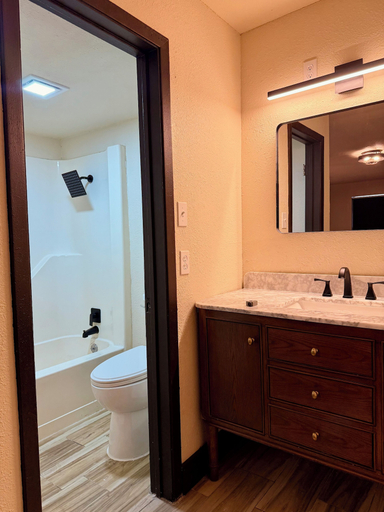 Bathroom 3, The Windmill Motel, Young