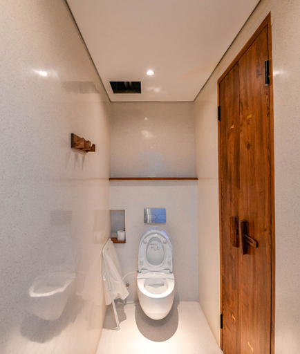 Bathroom, 22 Land 50 Truong Cong Giai Hotel, Cầu Giấy
