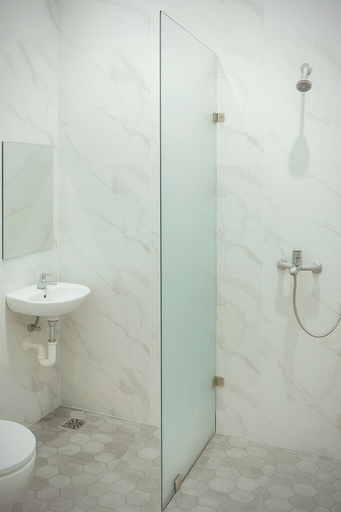 Bathroom 3, Hotel Anders Permata Millenium, Tangerang