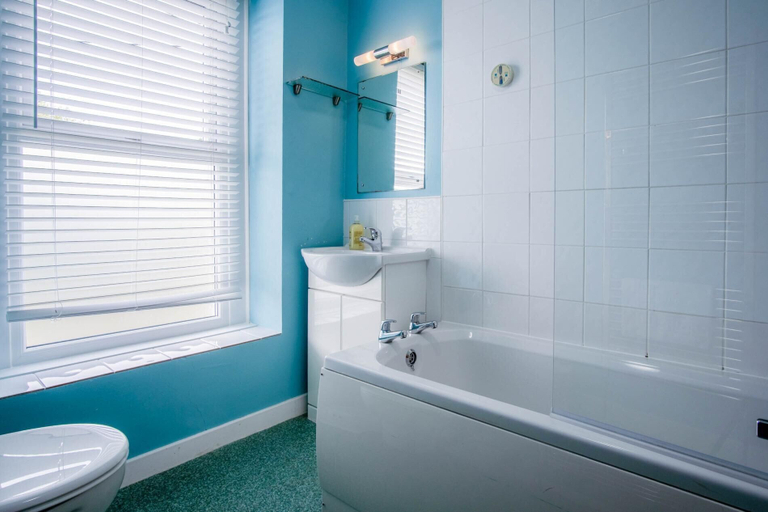 Bathroom 3, Fern Bank - 5 Bedroom House - Horton, Swansea