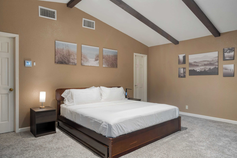Interior 4, Sleeps 18! Game Room, Deck w/ Firepit, 5bdr, Casita Cedar & Stone by Avantstay, Travis