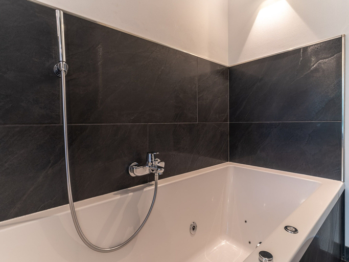 Bathroom 5, Reetgedecktes Ferienhaus in Westerhever mit Sauna, Nordfriesland