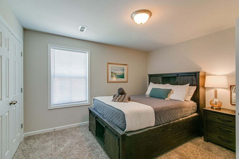 Room 5, Franklin Street, Montgomery