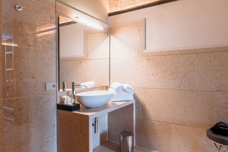 Bathroom 5, Pavillon Suite, Verona
