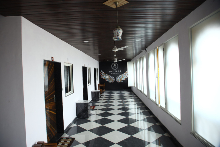 Interior entrance, Hotel L S Restaurant & Spa, Udaipur