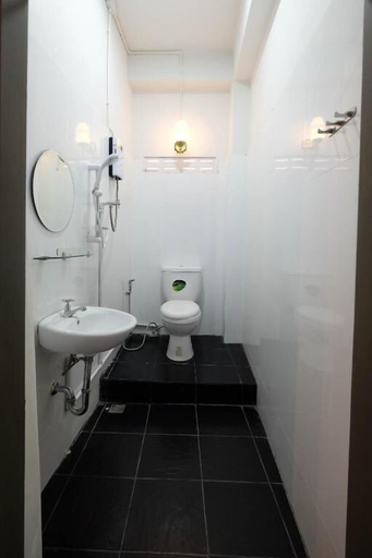 Bathroom 3, Sailomyen Cafe and Hostel, Vientiane