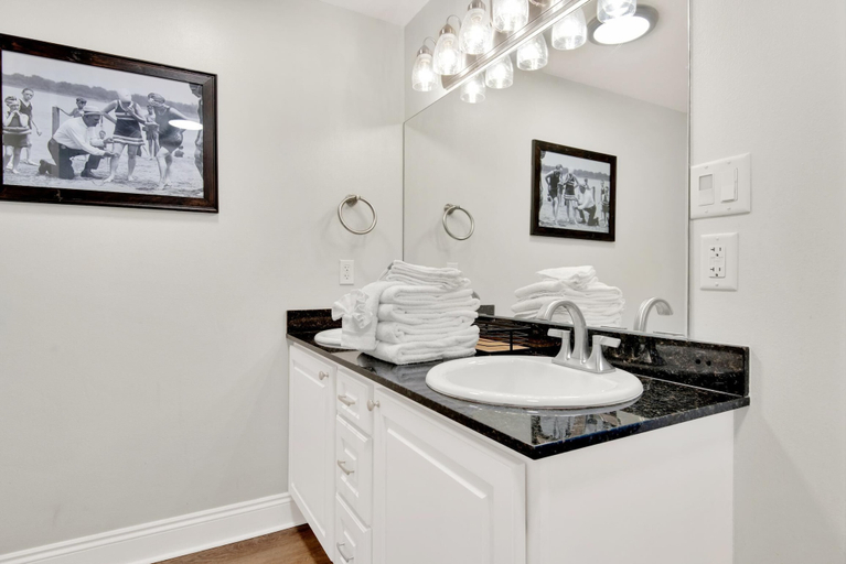 Bathroom 4, Calypso 2-1502 West, Bay