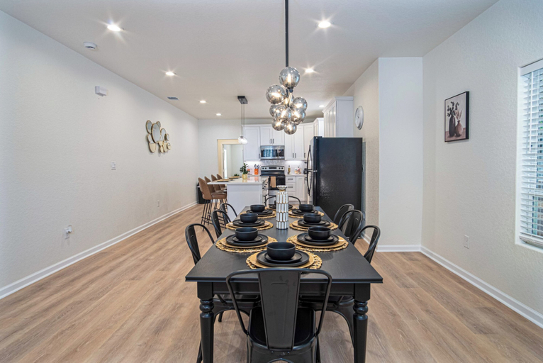 Dining 5, Unwind in Style 4br/2ba Quick Access to Downtown!, Bexar