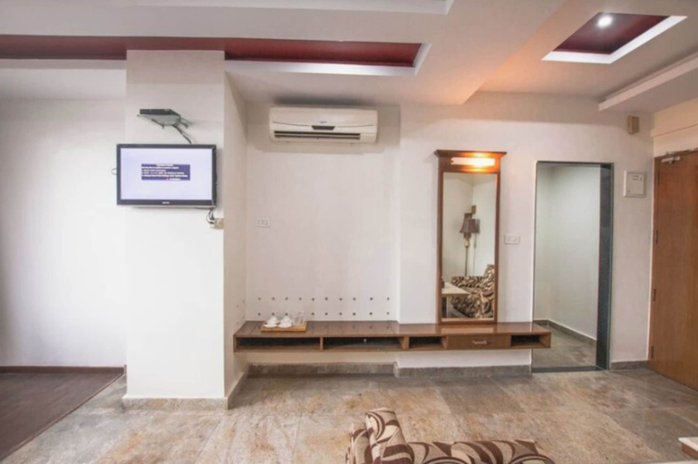 Others, Hotel Sarayu Hassan, Hassan