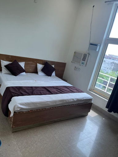 Room 5, Ladlee Palace Guest House, Mathura