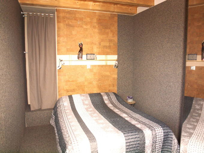 Bedroom 5, Scenic Village Home With Lake Panorama, Alpes-de-Haute-Provence