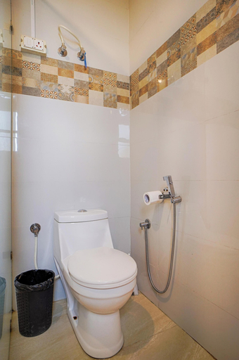 Bathroom 4, Young Monk Hostel Dharamkot, Kangra