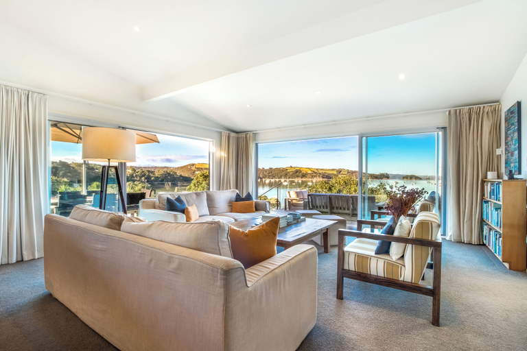 Living area 3, Shelley Beach- House, Auckland
