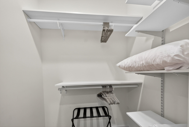 Interior 3, Stylish Downtown Unit With Historic Charm 2 Bedroom Apts, Monroe