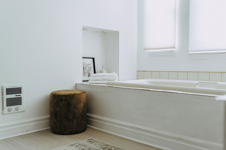 Bathroom 3, No.5 East, Division No. 11