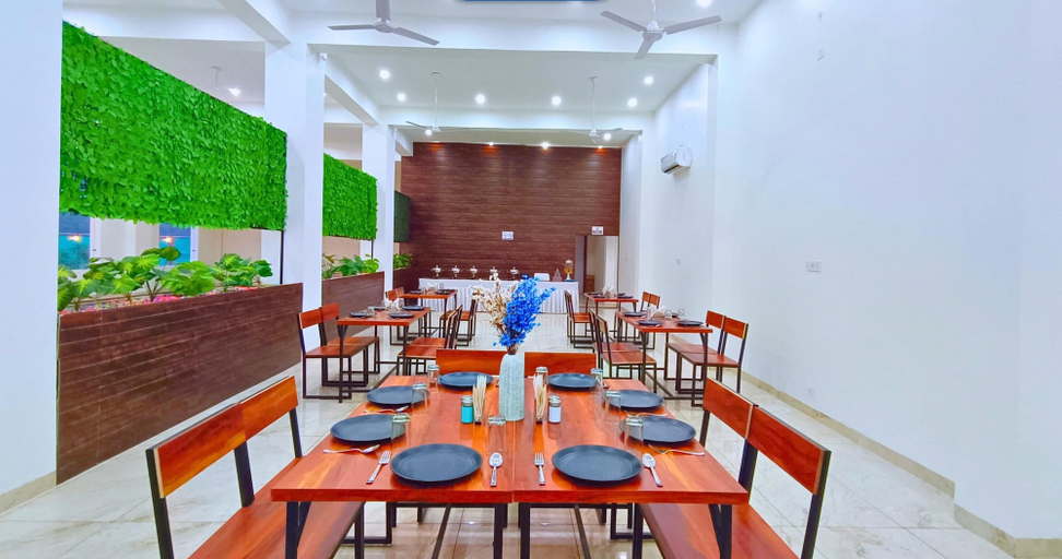 Family dining, Foreste Resort, Nainital