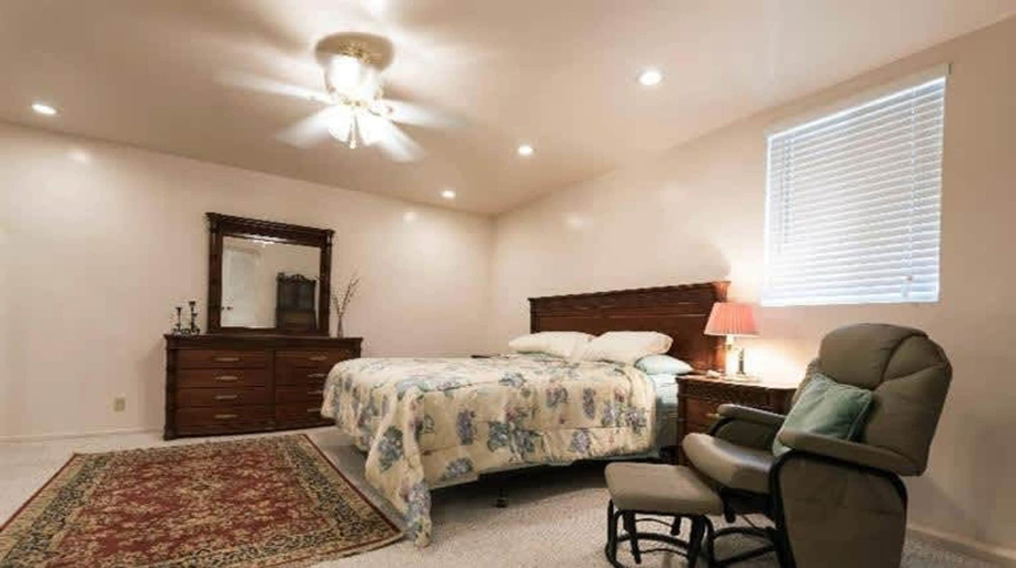 Room 5, Lakeside Golf Course Retreat in Cathedral City, Riverside