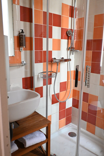 Bathroom 3, Hotel OTONALI, Ille-et-Vilaine