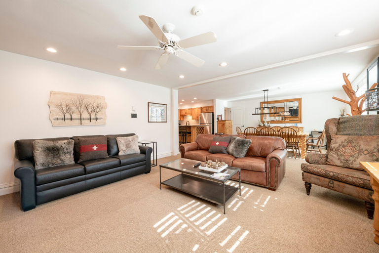 Living area 5, Resort Plaza Condominiums 5030 - 5064, Summit