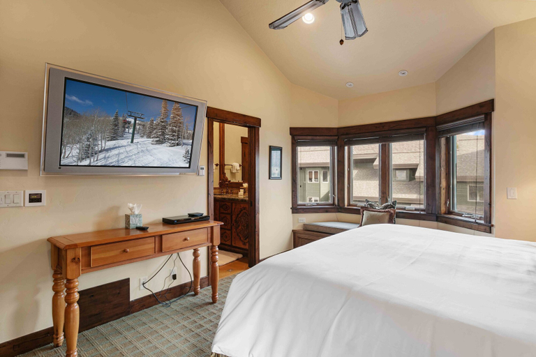 Room 3, 1617 - Six Bedroom Condo plus Den Lakeside by Deer Valley Resort, Summit