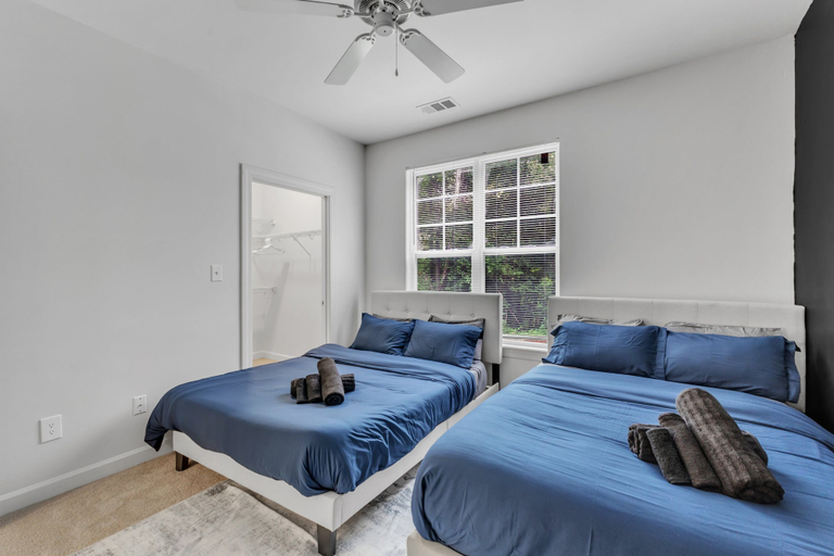 Room 1, Upscale 2BR Suite Mins Downtown Raleigh, Wake