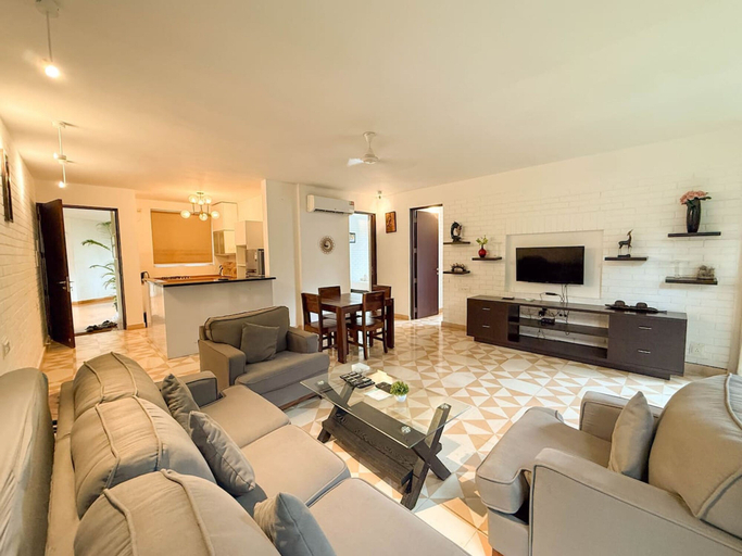 Room 4, Modern 2bhk w Pool Access 5km to Coco Beach, North Goa