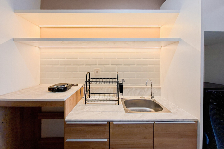 Private kitchen 5, Modern Look Studio At Collins Boulevard Apartment, Tangerang