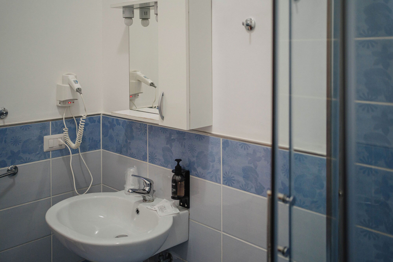 Bathroom 5, Residence Riviera, Salerno