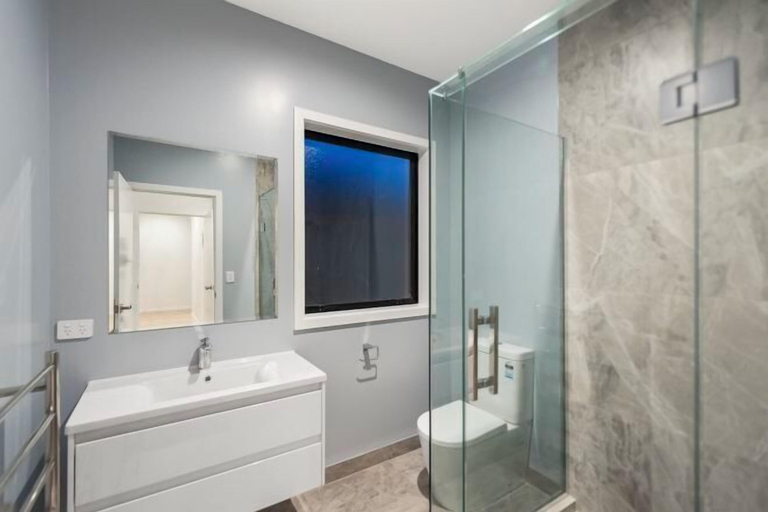 Bathroom 3, Hamilton Three bedrooms house, Hamilton