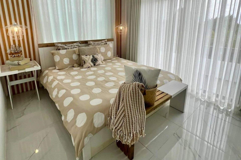 Room 5, Apt - Sleeps 4 - Balcony - Pool - Parking